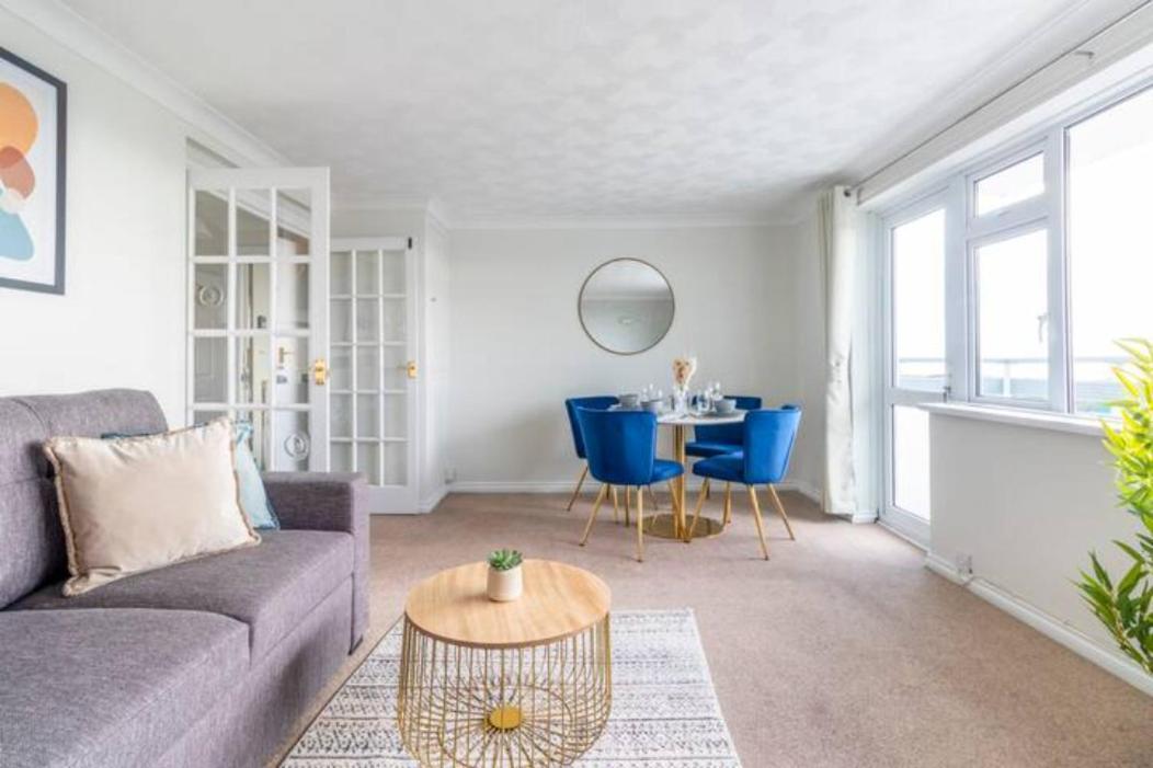 Trendy Sea View 2 Bedroom Sleeps 6 - Free Parking Борнмут Экстерьер фото