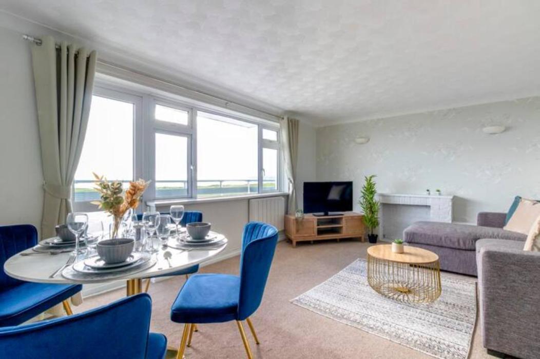 Trendy Sea View 2 Bedroom Sleeps 6 - Free Parking Борнмут Экстерьер фото